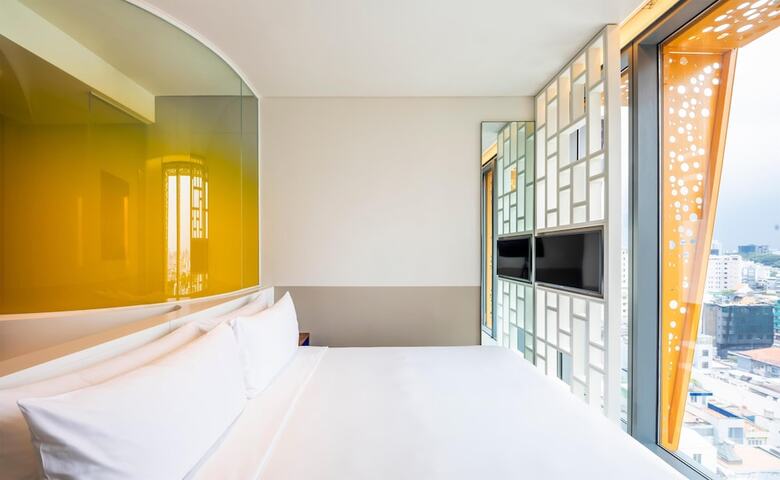 Hotel Wink Saigon Centre, Unscripted By Hyatt - 24 Hours Stay