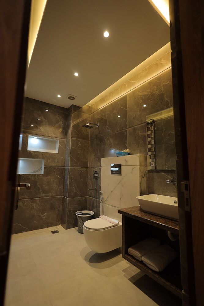 Hotel Taj Crown Plaza