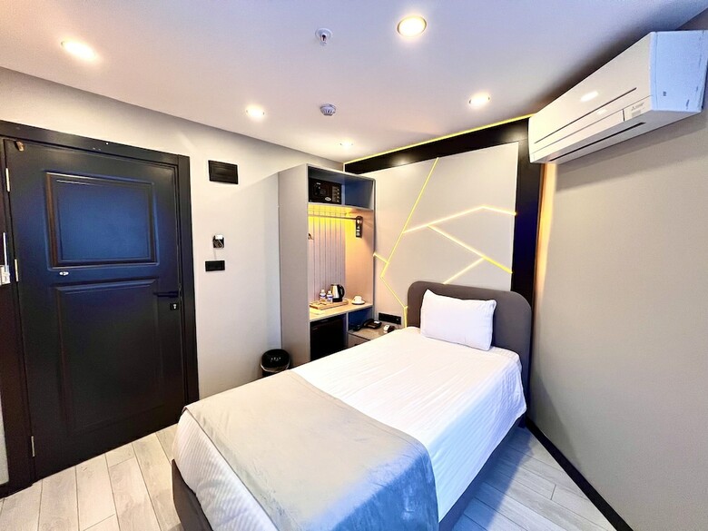 White Corner Hotel