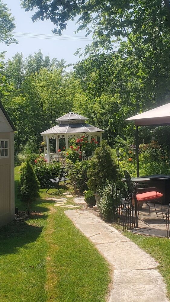 Lilly Pad Boerners Guest House