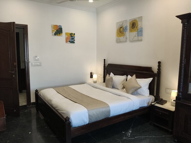 H N M The Boutique Hotel