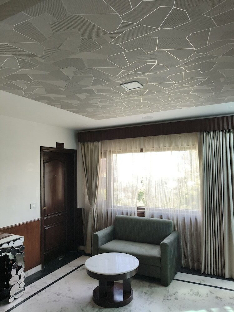 H N M The Boutique Hotel