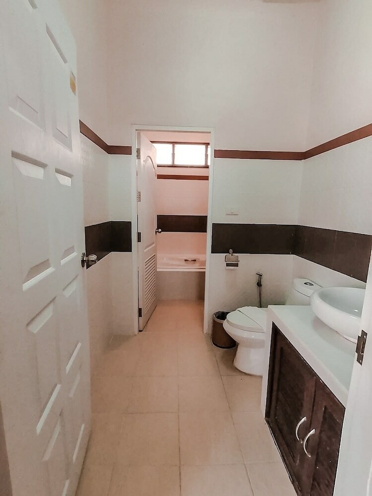 Hotel Chaithalay Khanom Resort