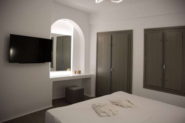 Amphitrite Suites Santorini