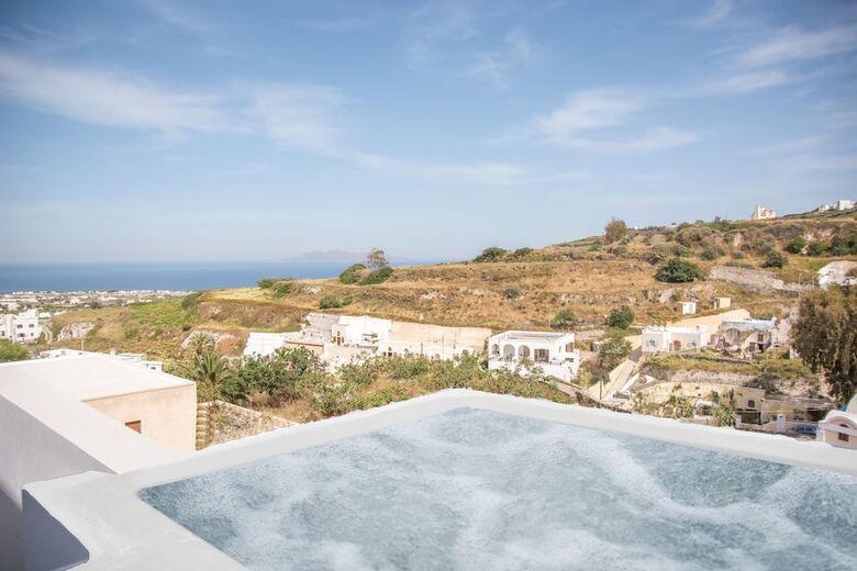 Amphitrite Suites Santorini
