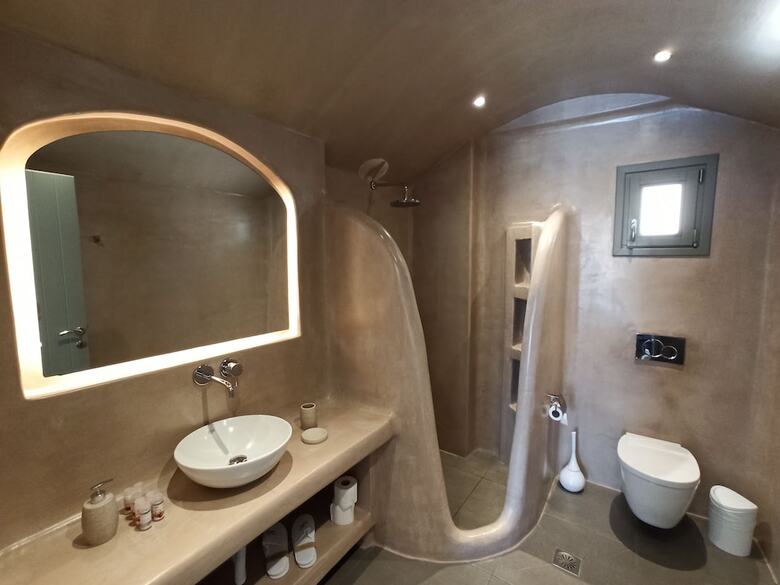 Amphitrite Suites Santorini