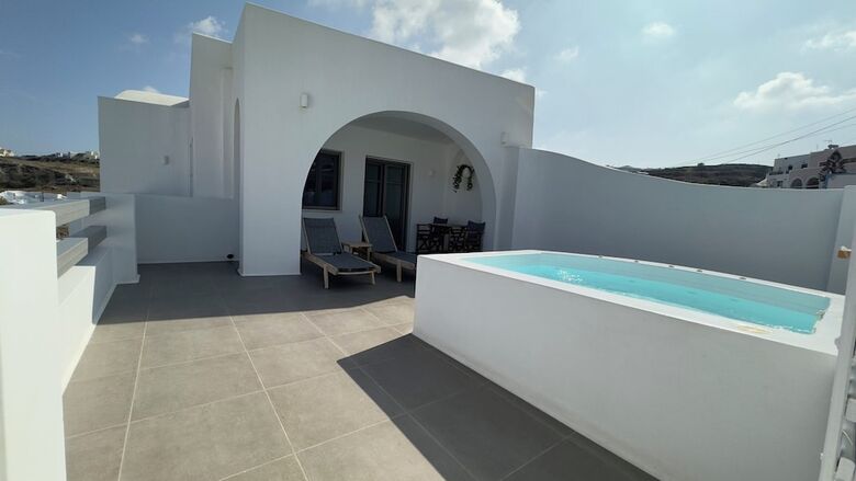 Amphitrite Suites Santorini