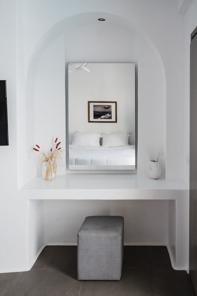 Amphitrite Suites Santorini