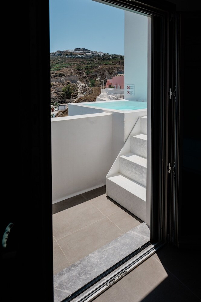 Amphitrite Suites Santorini