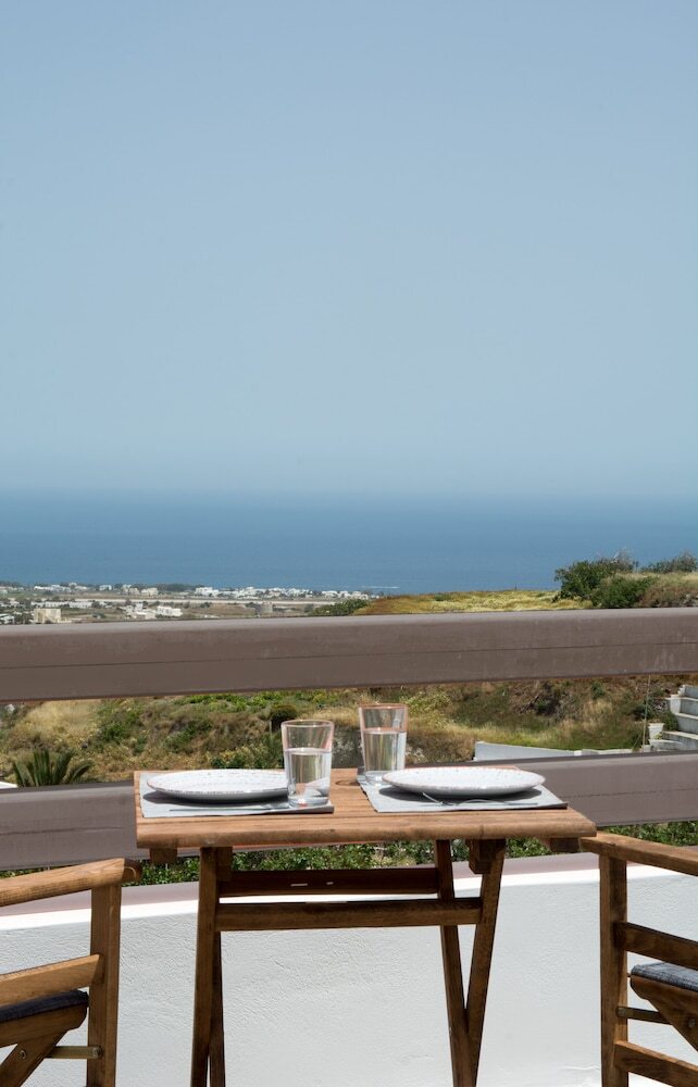 Amphitrite Suites Santorini