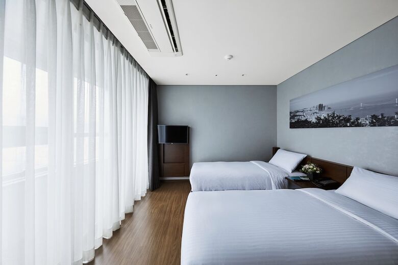 Felix By Stx Hotel & Suite