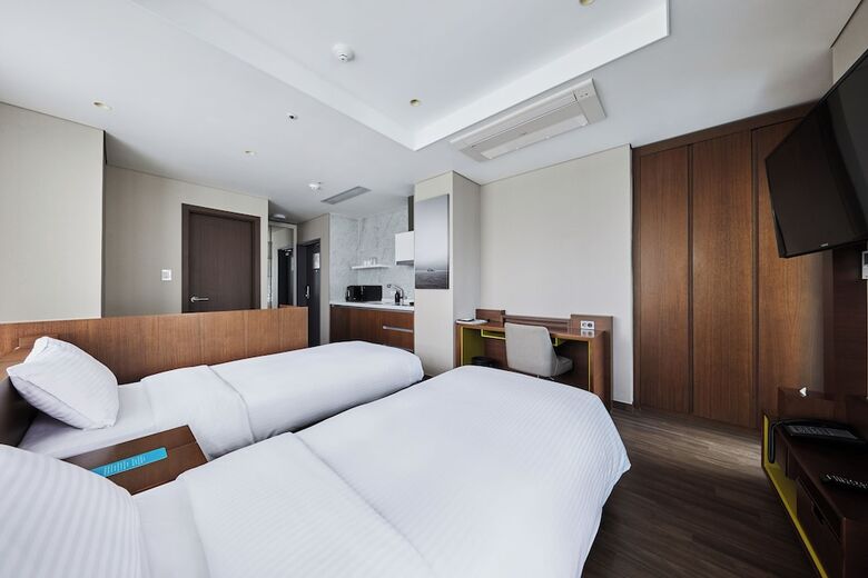 Felix By Stx Hotel & Suite