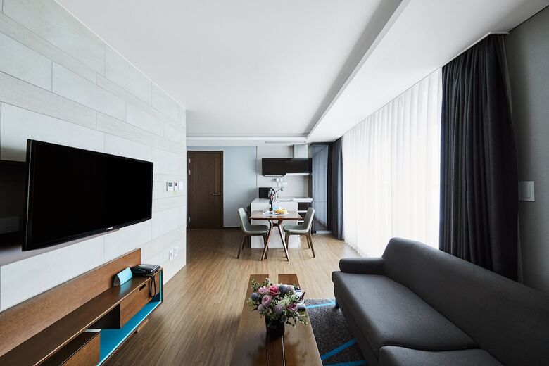 Felix By Stx Hotel & Suite