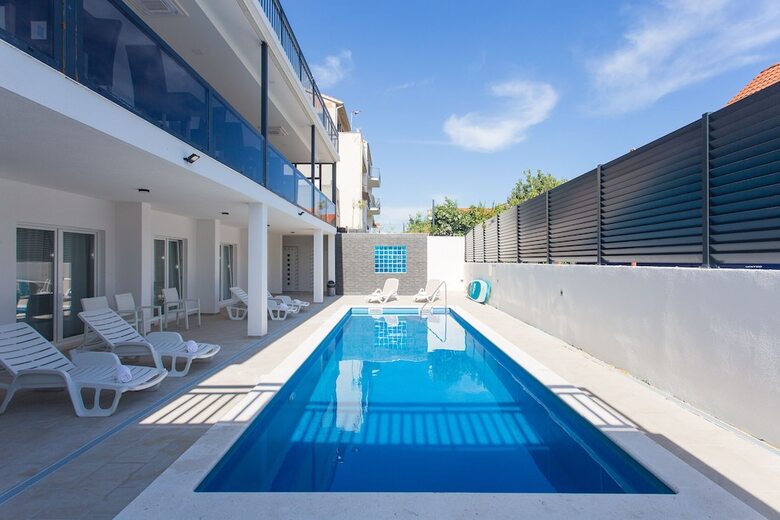 Room-all Saints Suites B&B Kastela