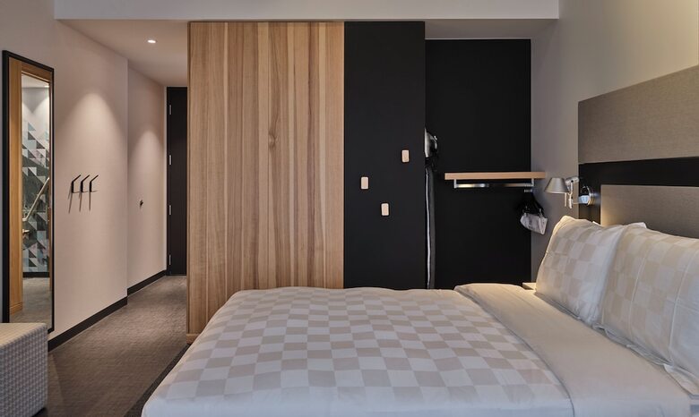 Alt Hotel Calgary University District
