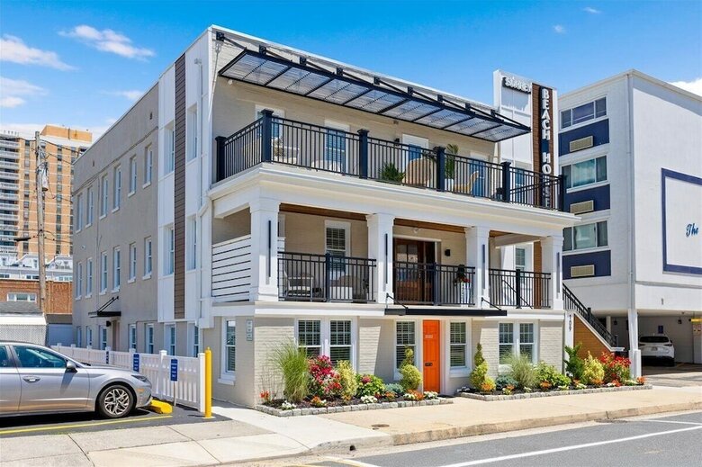 Hotel Surrey Beach House