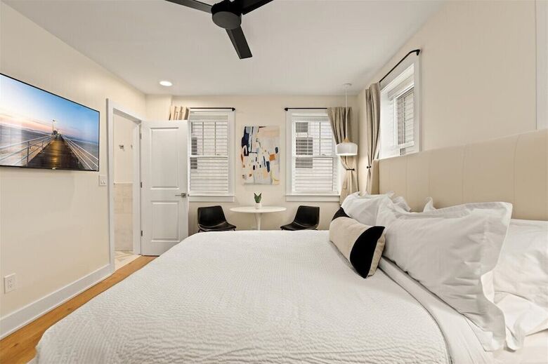Hotel Surrey Beach House