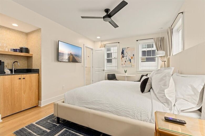 Hotel Surrey Beach House