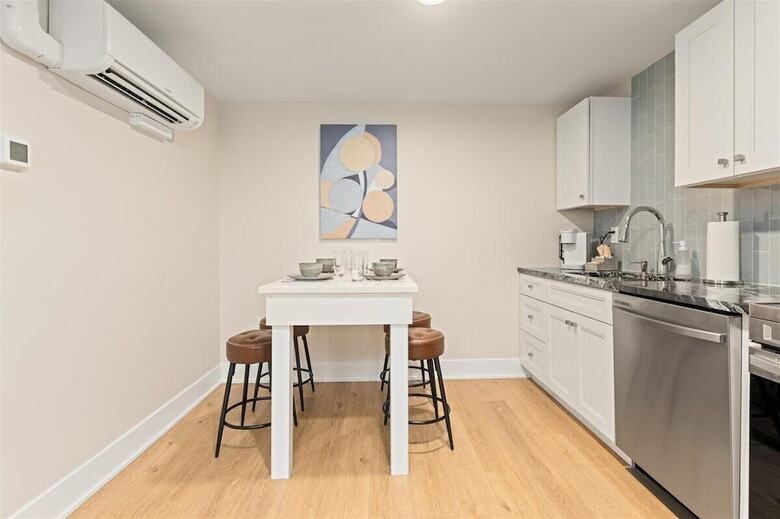 Hotel Surrey Beach House