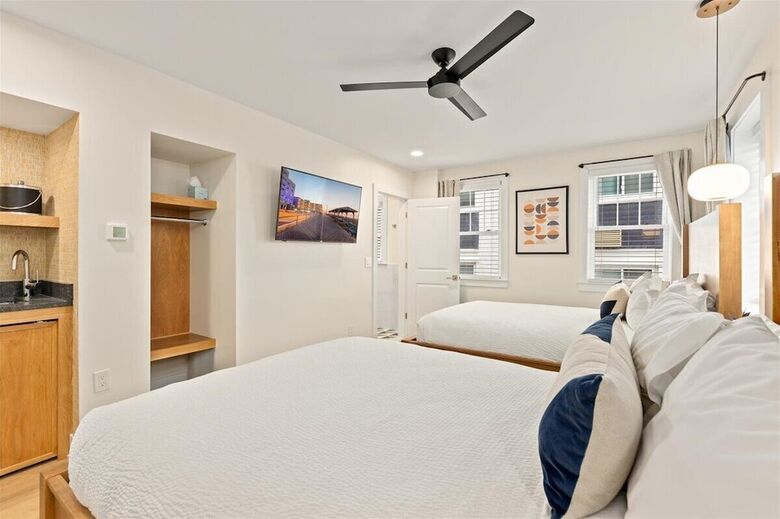 Hotel Surrey Beach House