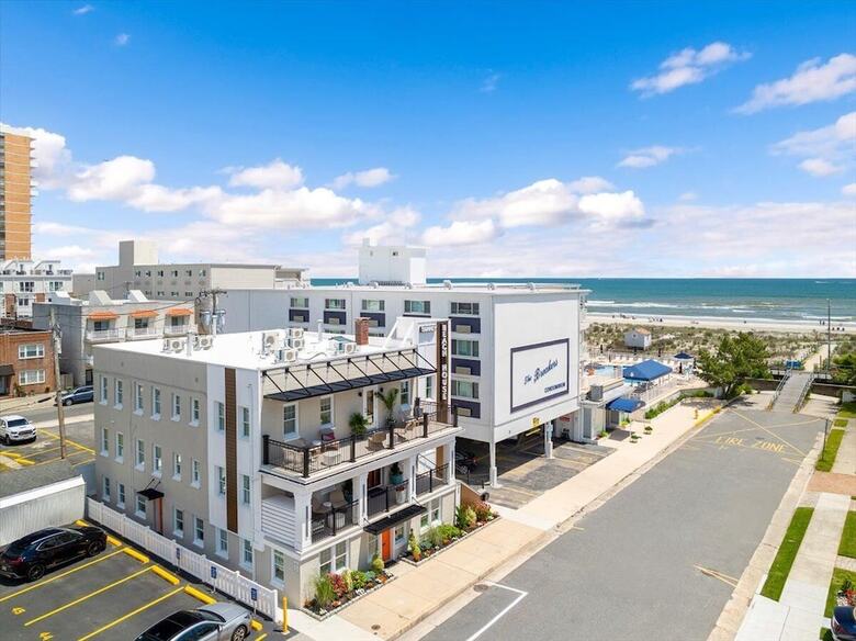 Hotel Surrey Beach House