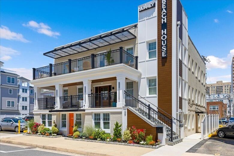 Hotel Surrey Beach House