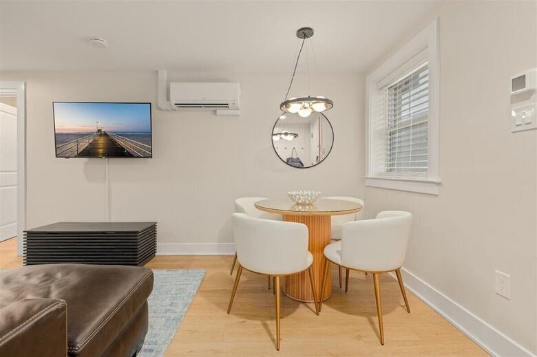 Hotel Surrey Beach House