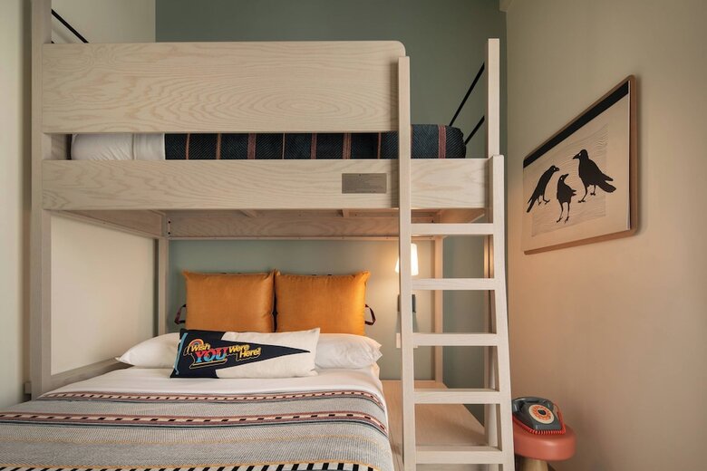 Hotel Moxy Portland Downtown