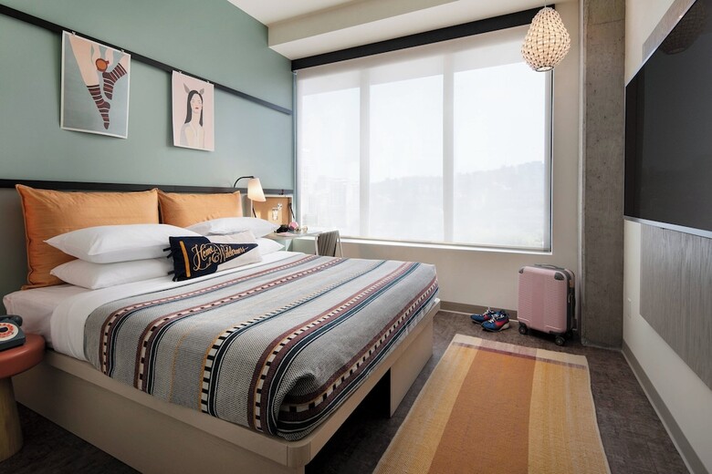 Hotel Moxy Portland Downtown