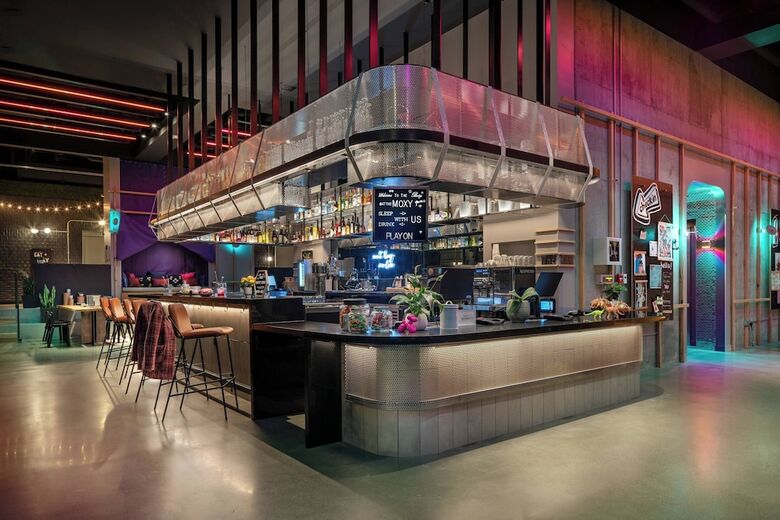 Hotel Moxy Portland Downtown