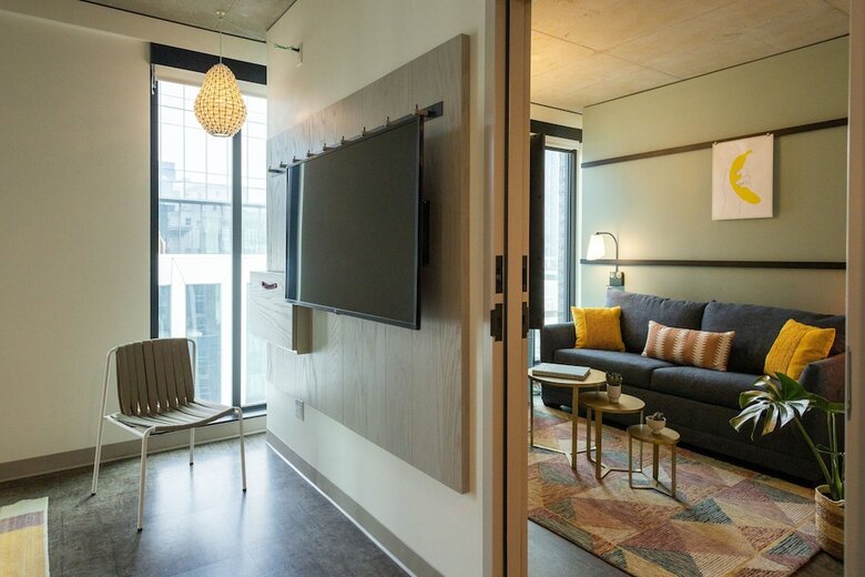 Hotel Moxy Portland Downtown