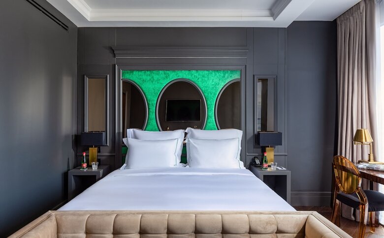 Hotel Debrah Brown