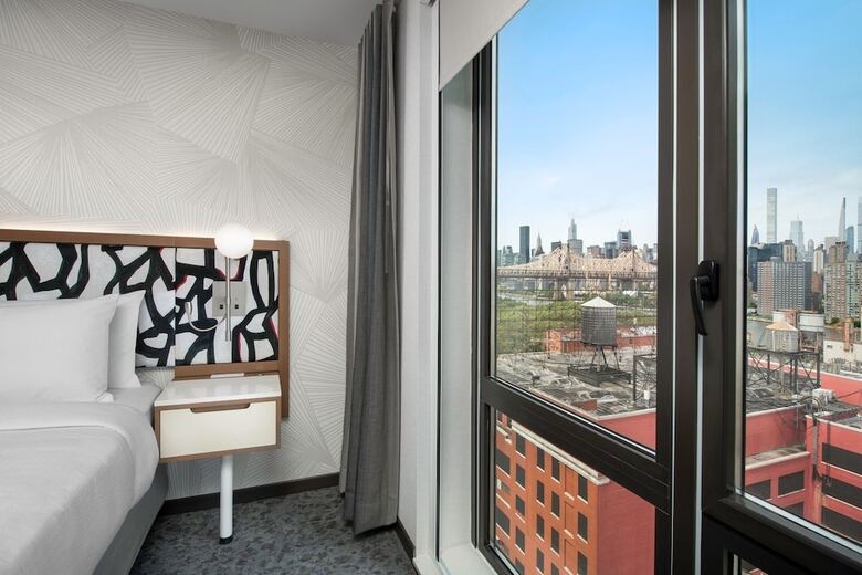 Hotel Springhill Suites By Marriott New York Queens