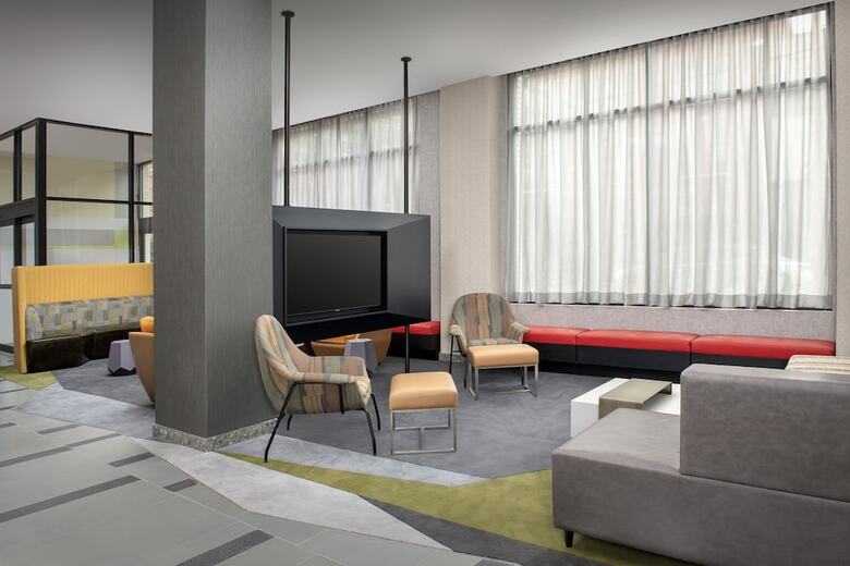 Hotel Springhill Suites By Marriott New York Queens