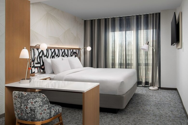 Hotel Springhill Suites By Marriott New York Queens