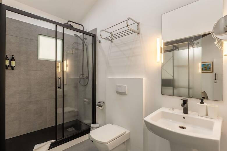 Hotel Antiguo Brondo Selfcheck-in Smart Rooms