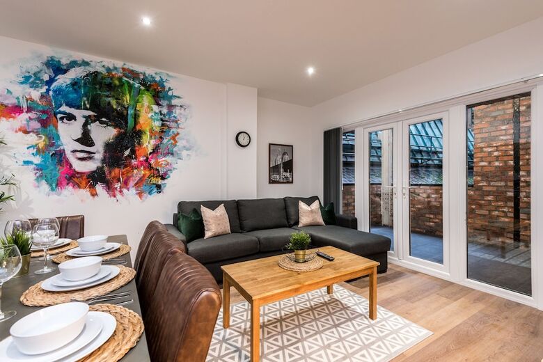 Sgt Pepper?s Apartments