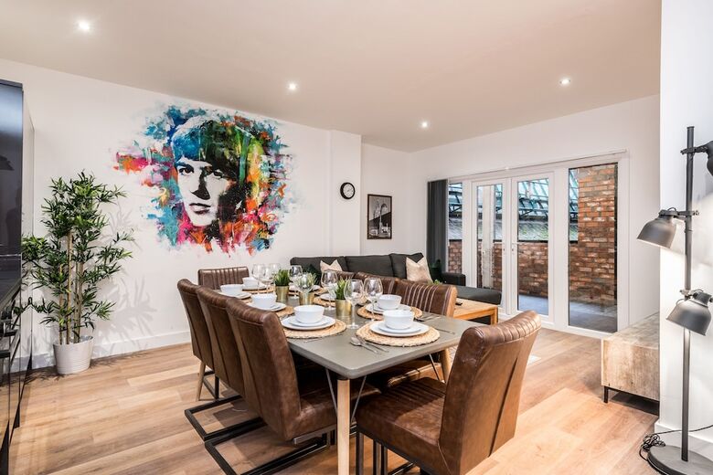 Sgt Pepper?s Apartments