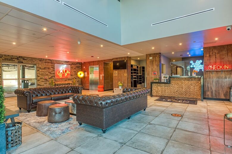 Hotel Lexen - Newhall