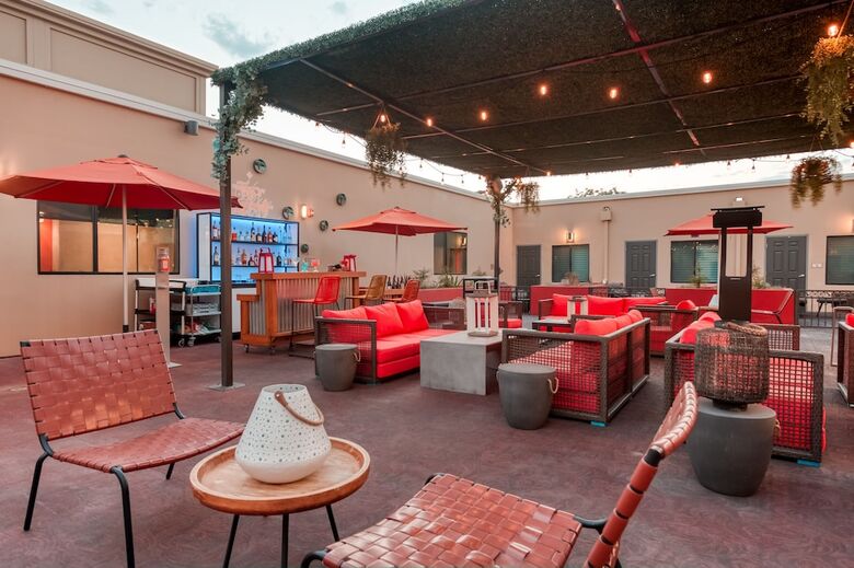 Hotel Lexen - Newhall