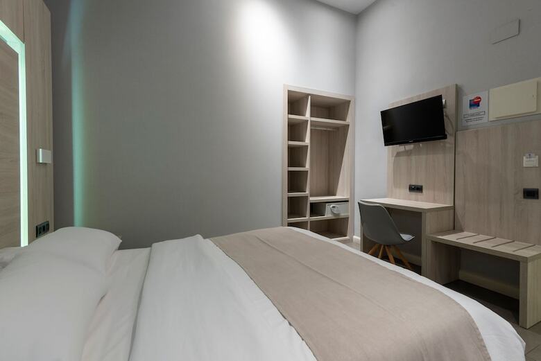 Pension Plaza Goya Rooms