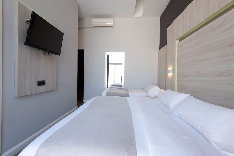 Pension Plaza Goya Rooms