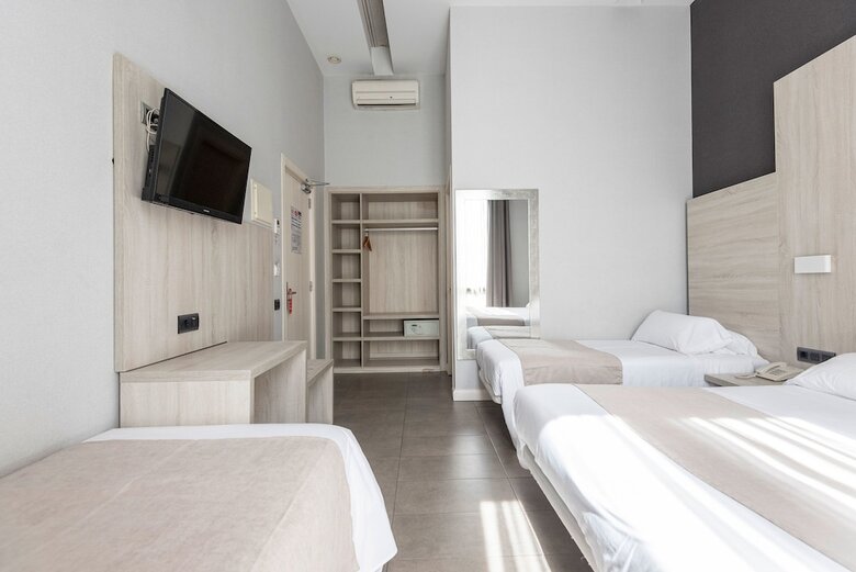 Pension Plaza Goya Rooms