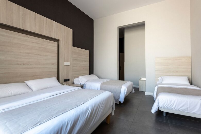 Pension Plaza Goya Rooms