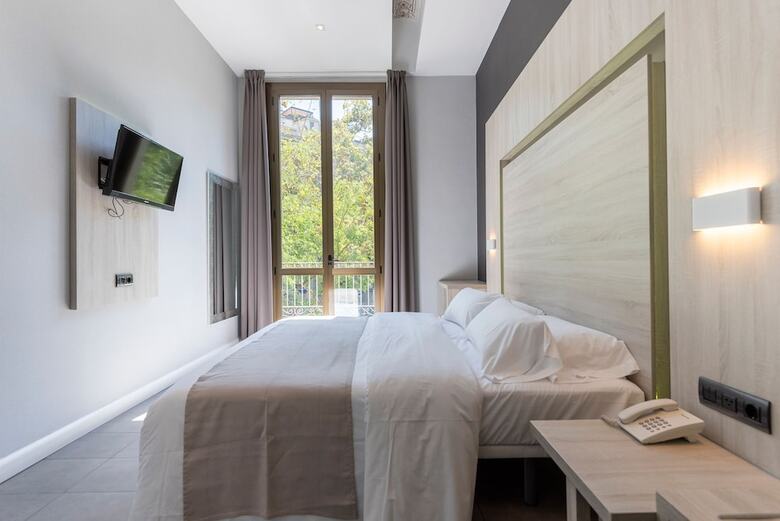 Pension Plaza Goya Rooms