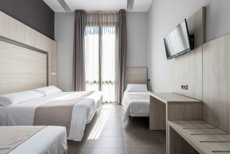 Pension Plaza Goya Rooms
