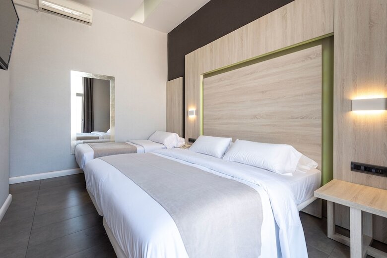 Pension Plaza Goya Rooms