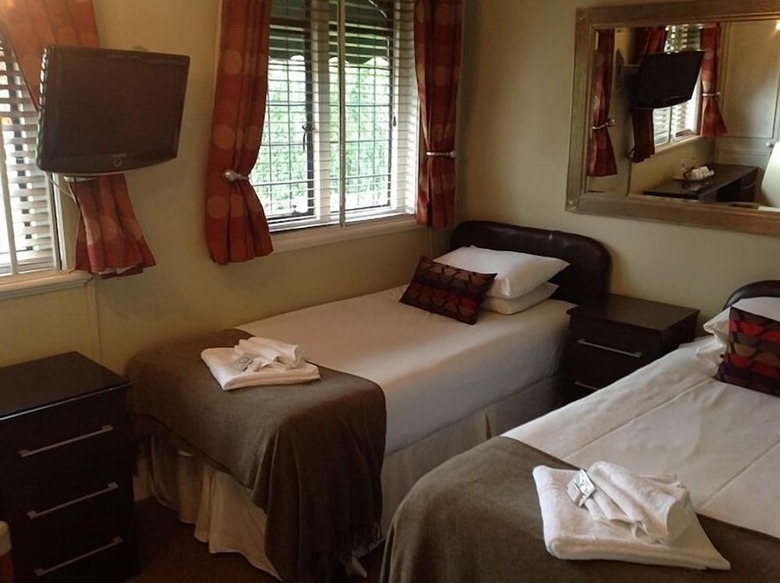 Oak Lodge Hotel