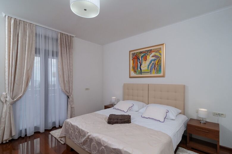 Luxury Rooms Near Beach 3