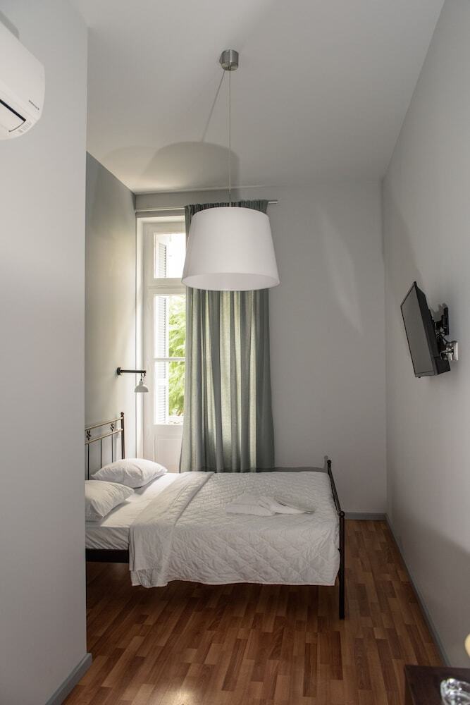 Athinas Street Inn